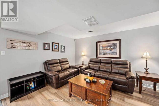 Building Photo - 4 ALICE Ave