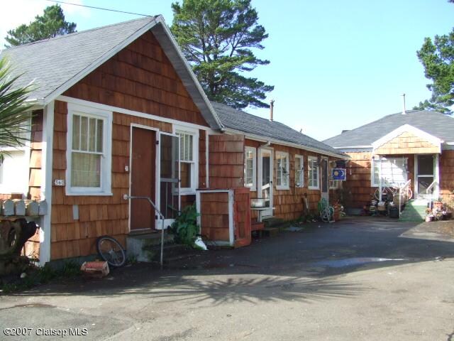 Foto principal - 560 S Edgewood St