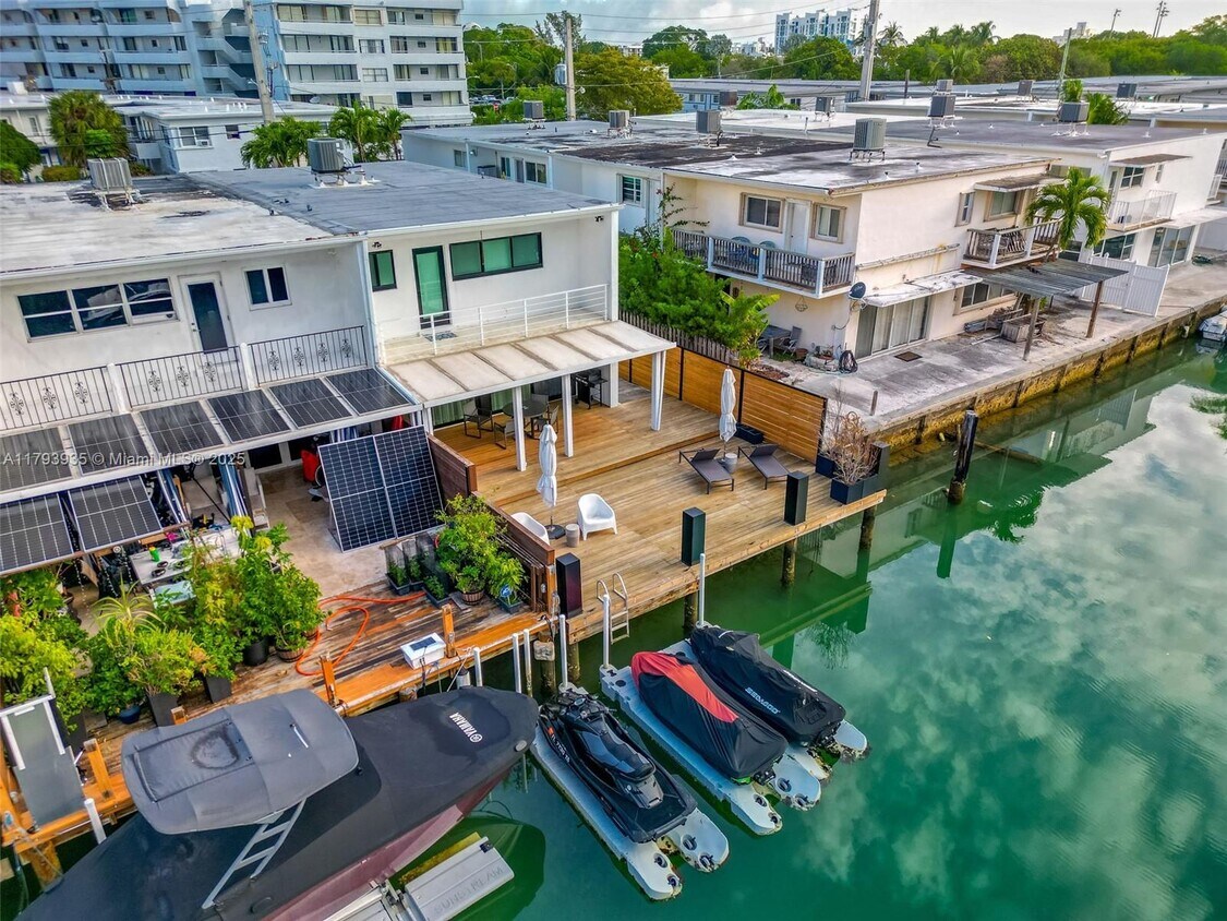 Foto principal - 830 Raymond St