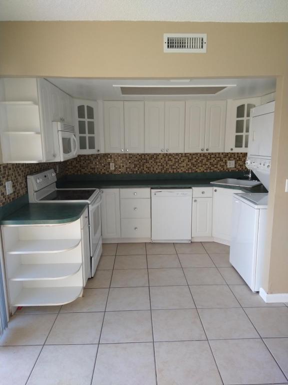 Foto principal - 6042 Village Circle