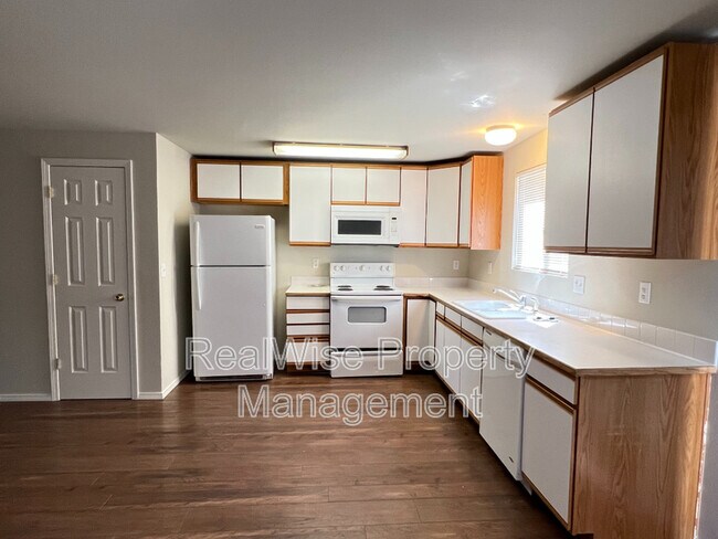 Foto del edificio - 752 NW Redwood Ave