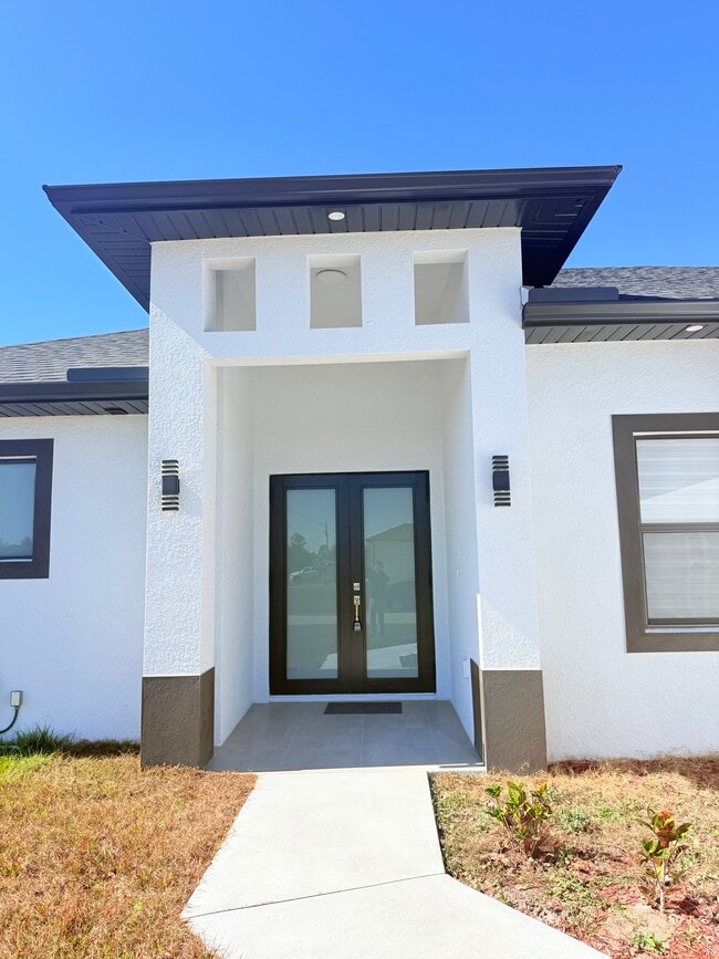 Building Photo - 2504 Vera Ave S