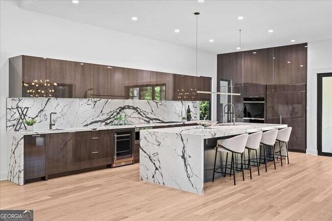 Foto del edificio - 3619 Old Ivy Ln NE