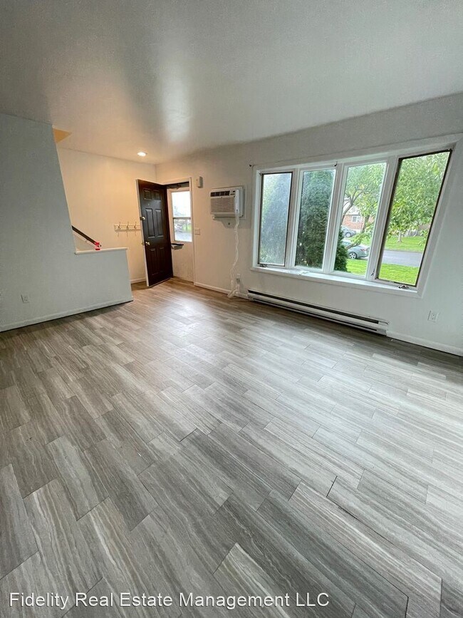 Building Photo - 3 br, 1 bath House - 201 Parr Meadow Dr.