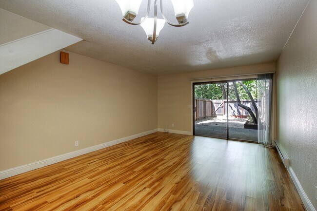 Foto del edificio - 6263 Montecito Blvd