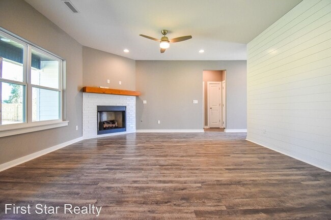 Foto del edificio - 3 br, 2 bath House - 468 N Otoe Street