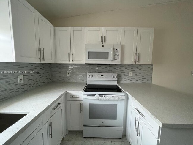 Building Photo - 2208 W 74th St