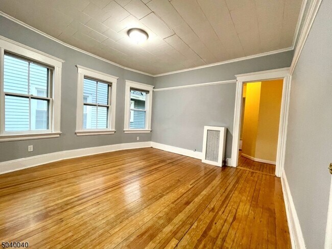 Building Photo - 35 Brookfield Rd