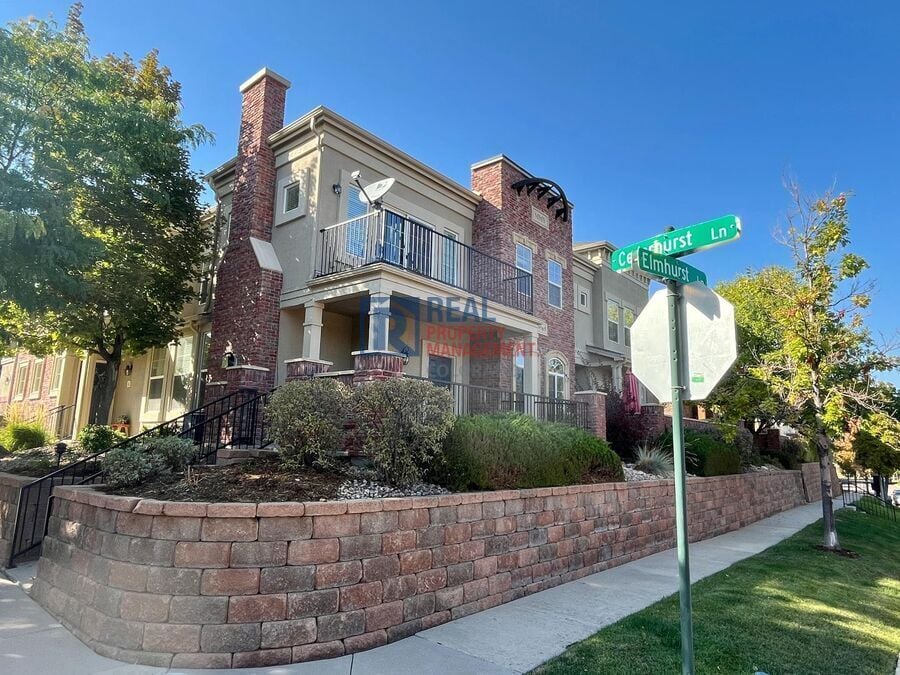 Foto principal - 9565 Elmhurst Ln