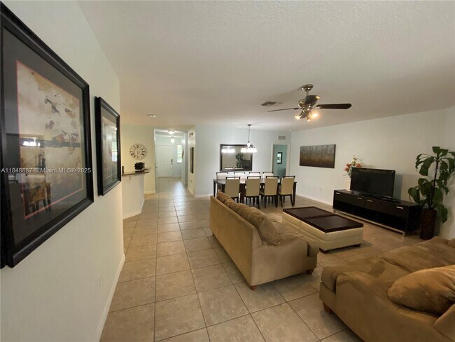 Foto del edificio - 1106 W Oak St
