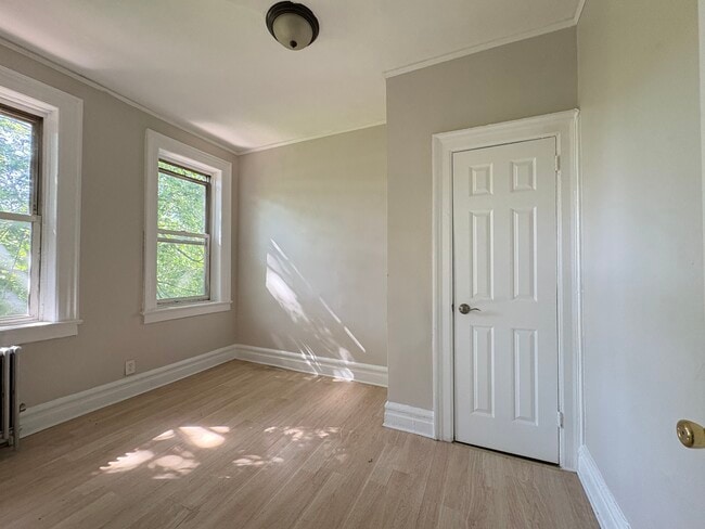 731-733 S 13th St 3R - 732 S 13th St