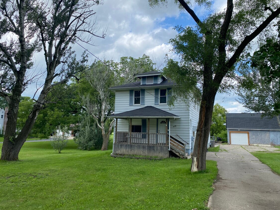 5096 W Court St, Flint, MI 48532 House Rental in Flint, MI