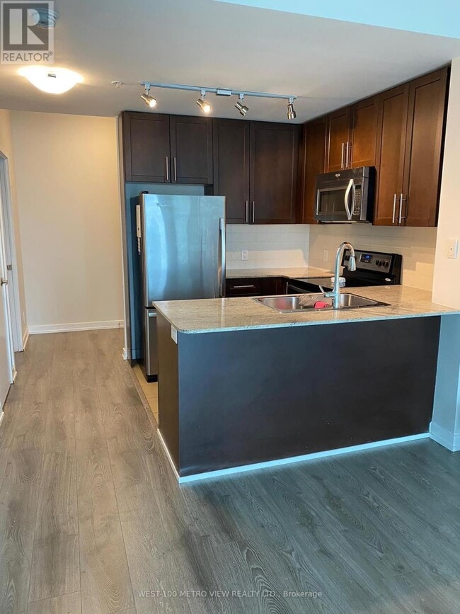Building Photo - 3985-3985 Grand Park Dr
