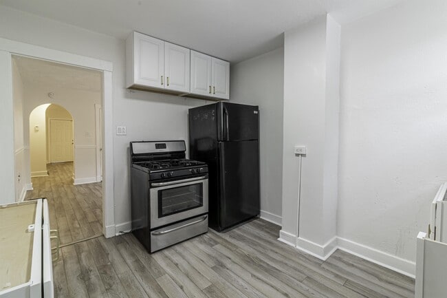 Building Photo - 107 Continental St