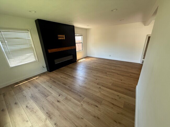 Building Photo - 16859 Alisal Ct