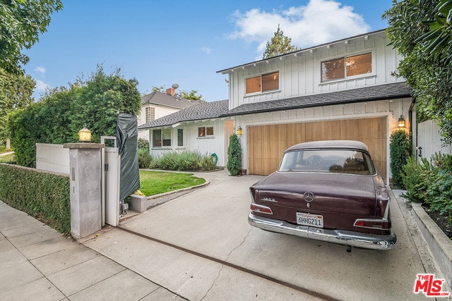 Primary Photo - 10168 Toluca Lake Ave