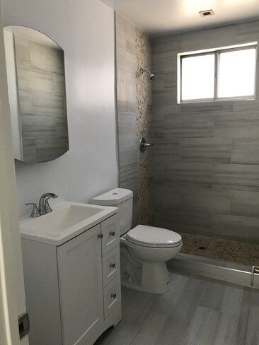 Foto del edificio - 7925 Clinton St