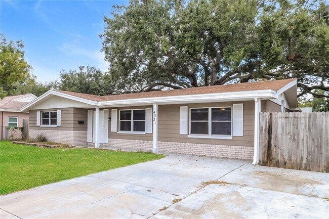 Building Photo - 4031 Claremont Dr