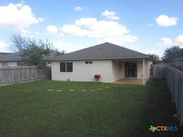 Foto del edificio - 1213 Fox Creek Dr