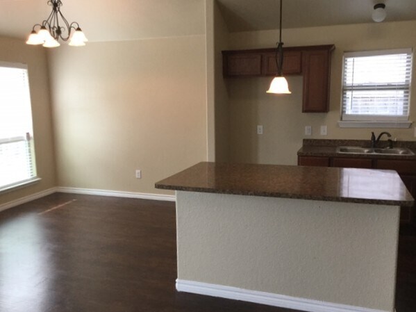 Foto del edificio - 1313 Rosedale Springs Ln