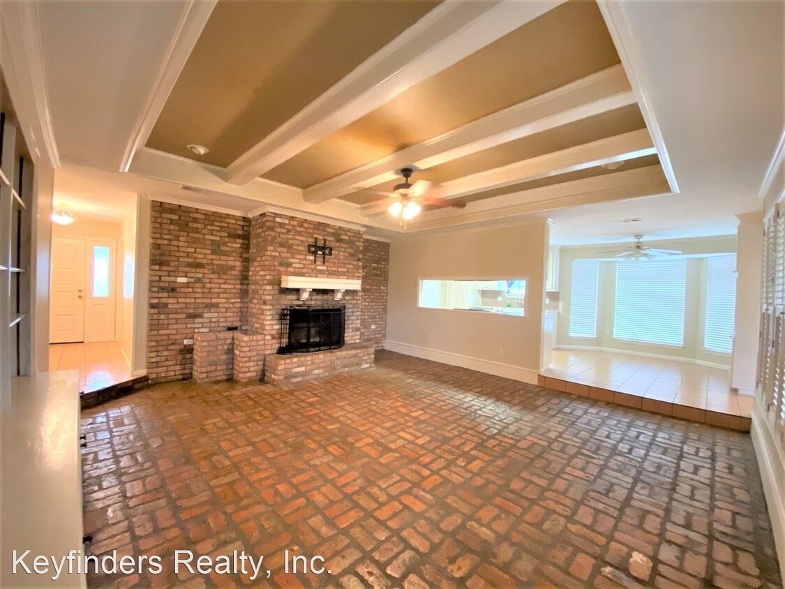 Primary Photo - 4 br, 2.5 bath House - 685 Daventry Dr.