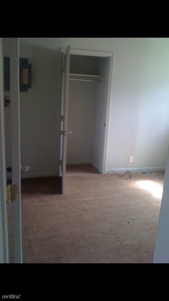 Building Photo - 3 br, 1 bath House - 7342 Cavell