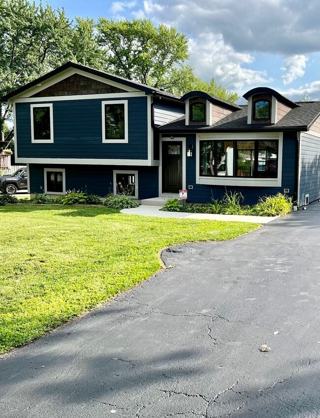 Building Photo - 2125 Burr Oak Ln