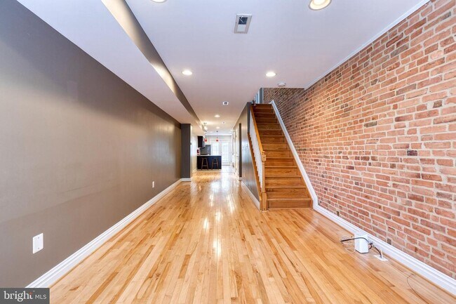 Building Photo - Live in one of the HOTTEST neighborhoods i...