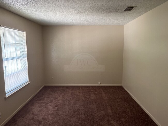Building Photo - 1502 Linda Ln