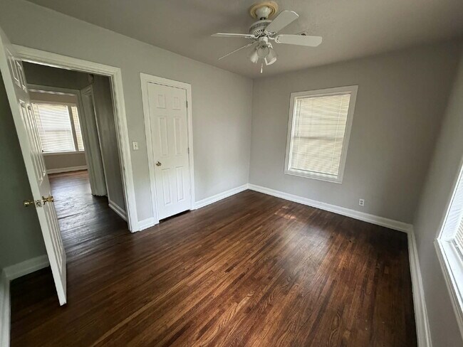 Building Photo - Cute 2 bedroom, 1 bath near Harvard & Admiral