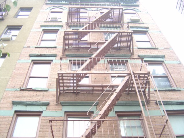 Foto del edificio - 161 E 96th St