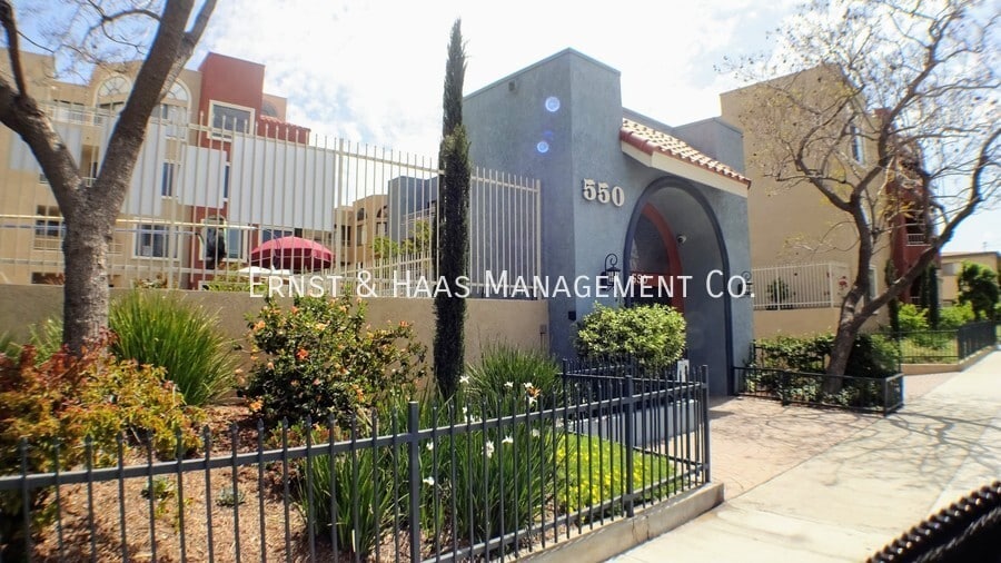 Building Photo - 550 Orange Ave