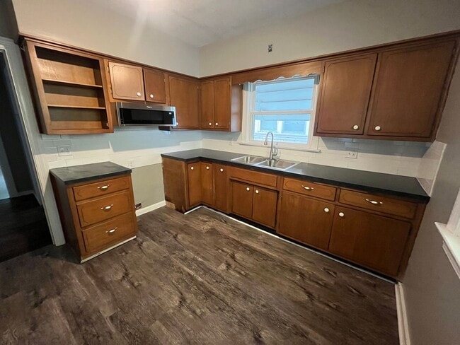 Building Photo - 226 S Cornell Cir