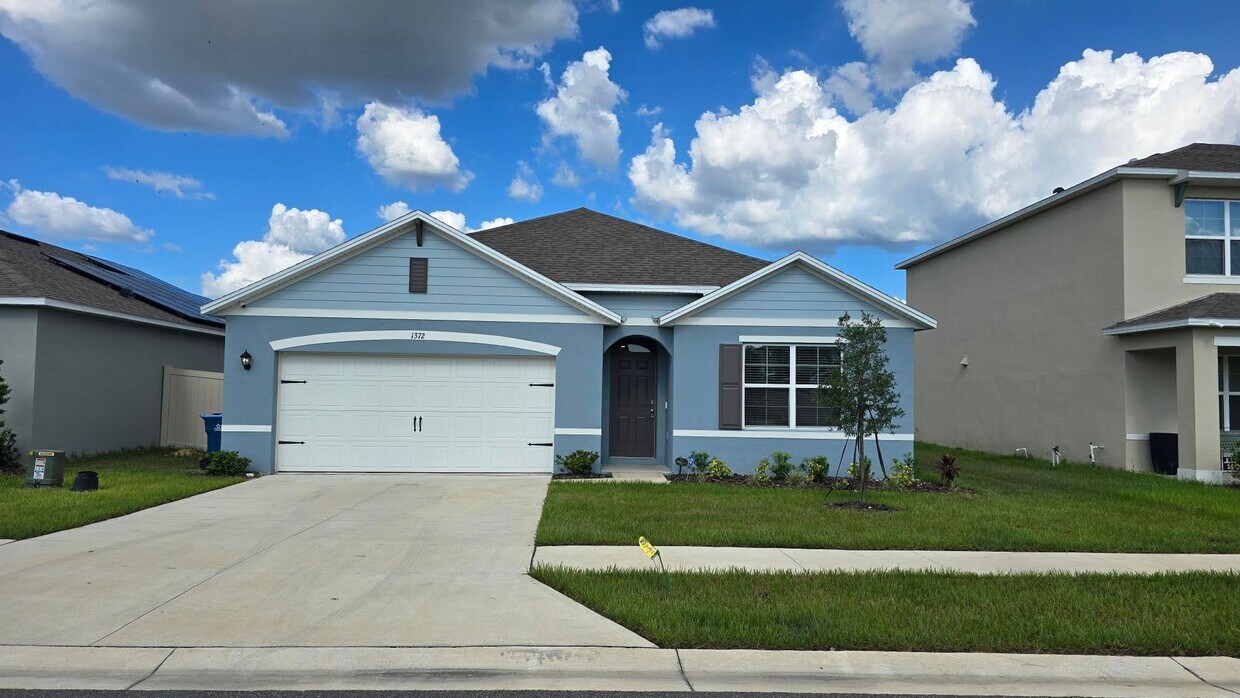 Foto principal - Beautiful 4 Bedroom, 2 bath home is Availa...