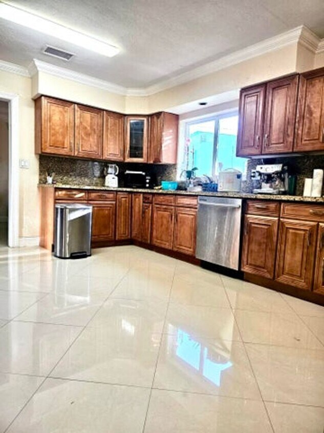 Photo - 6410 KIMBERLY Boulevard