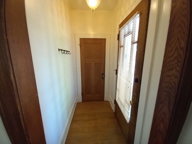 Entryway - 1417 Beaconsfield Ave