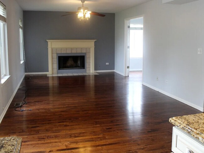 Foto del edificio - 2412 Woodlake Ct