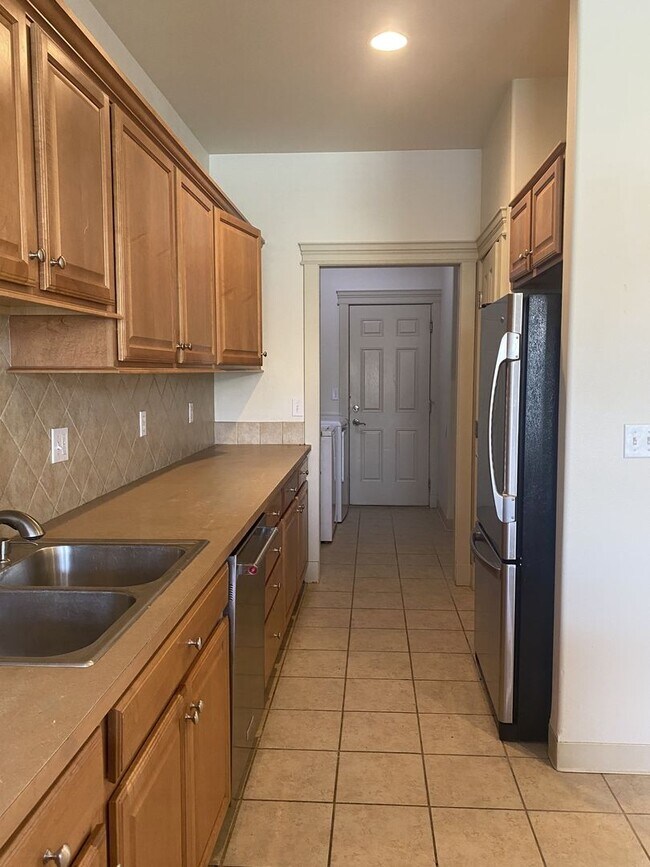 Foto del edificio - Spacious 3 Bedroom, 2.5 Bath Duplex