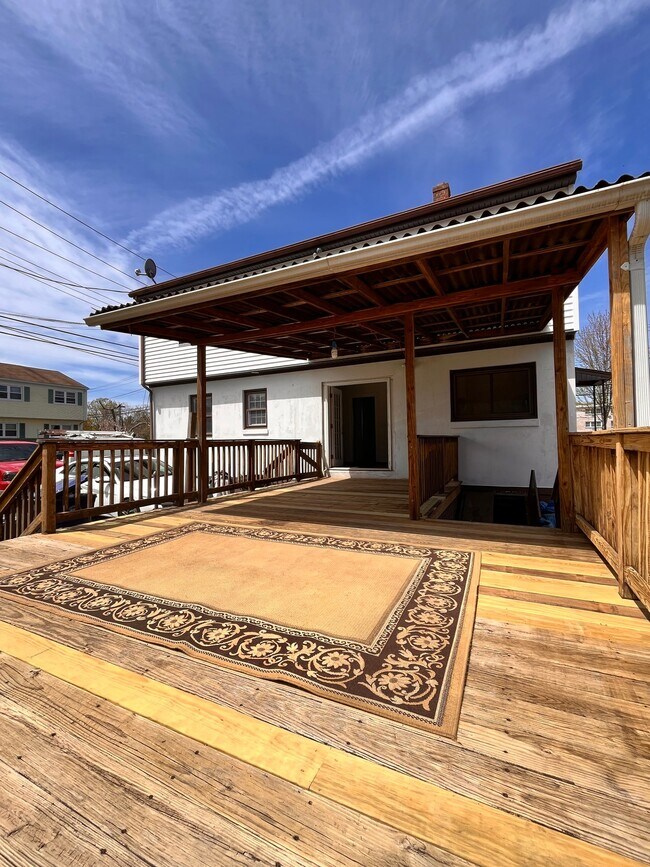 Foto del edificio - 108 Ruden St