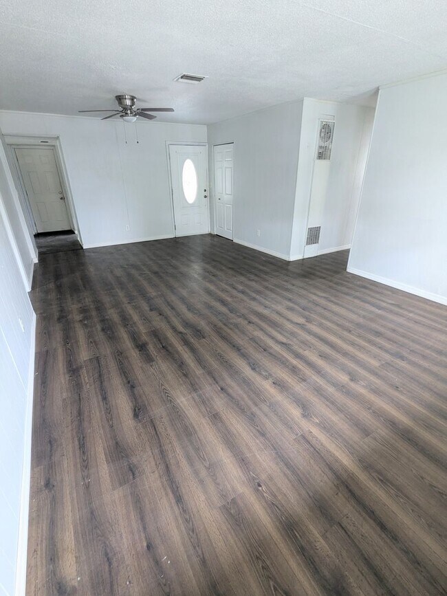 Foto del edificio - 3 bedroom, 2 bath Daytona Beach