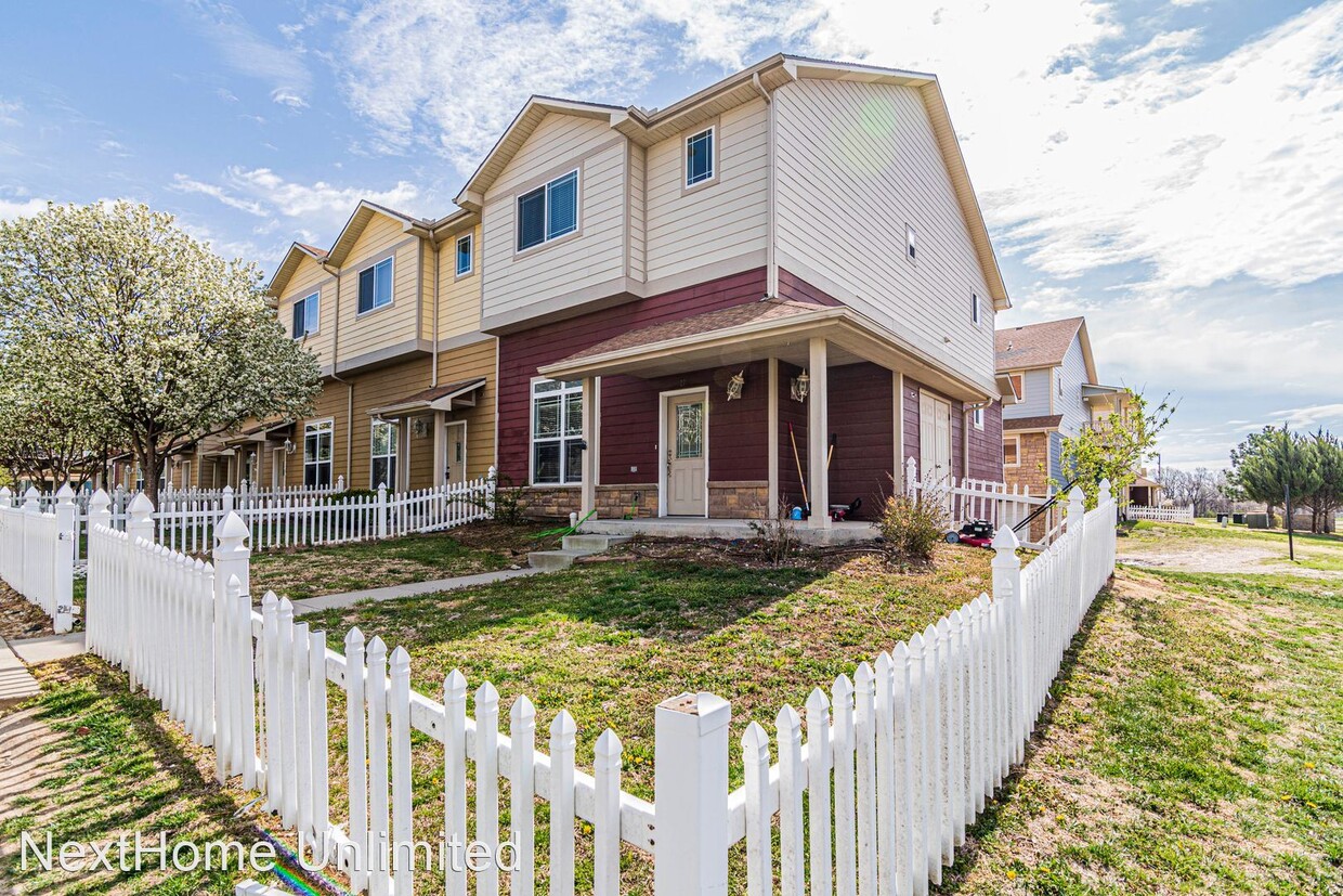 Primary Photo - 4 br, 2.5 bath House - 27 Fuller Cir.