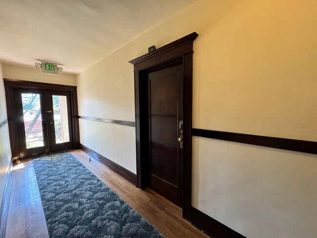 Foto del edificio - Historic Nob Hill 1Bd/1Ba Condo in NW Port...