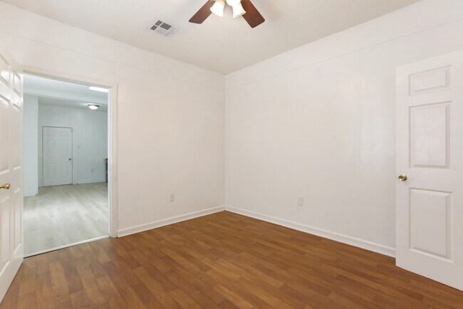 Room - 2504 Frenchmen St