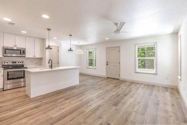 Building Photo - 207 Hudson Cir