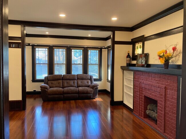 Foto del edificio - 4830 N Tripp Ave