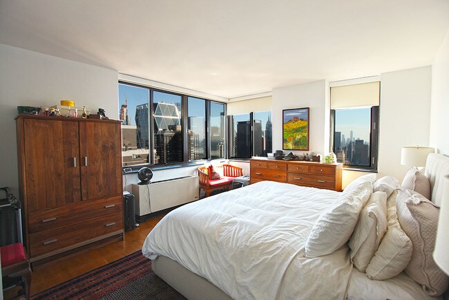 Foto del edificio - 30 West 60th Street