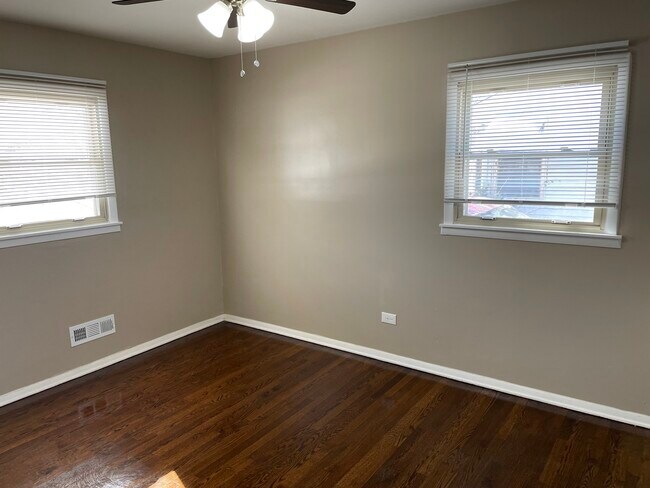 Building Photo - 83 Indianwood Dr