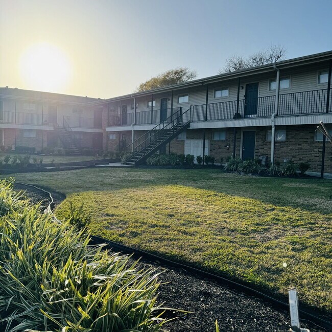 Foto del edificio - Spacious 2-Bedroom | 1 Bathroom Apartment at The Legacy in Nederland, TX!