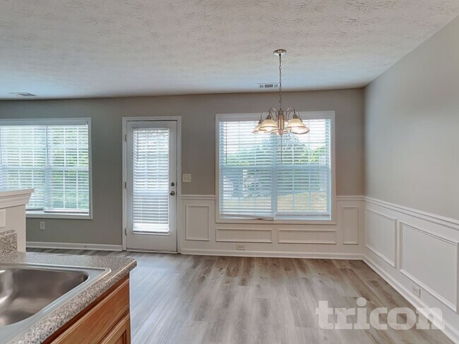 Foto del edificio - 597 Shadow Valley Ct