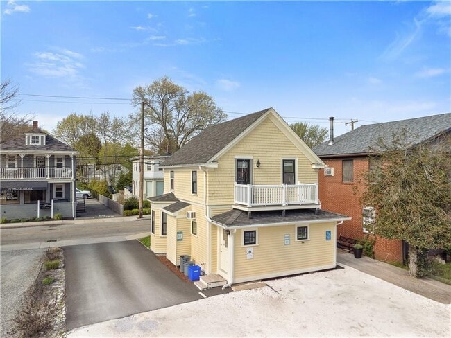 Building Photo - 74 Maple Ave